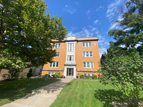 Maple Apartments in Windsor, ON - Building Photo - Building Photo