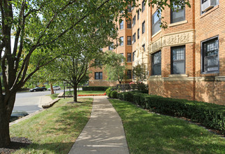 Plaza Apartment Center in Kansas City, MO - Foto de edificio - Building Photo