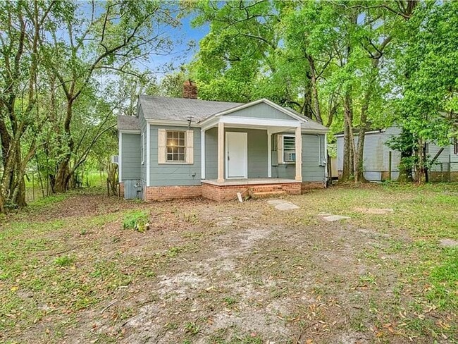 property at 2103 E Victory Dr