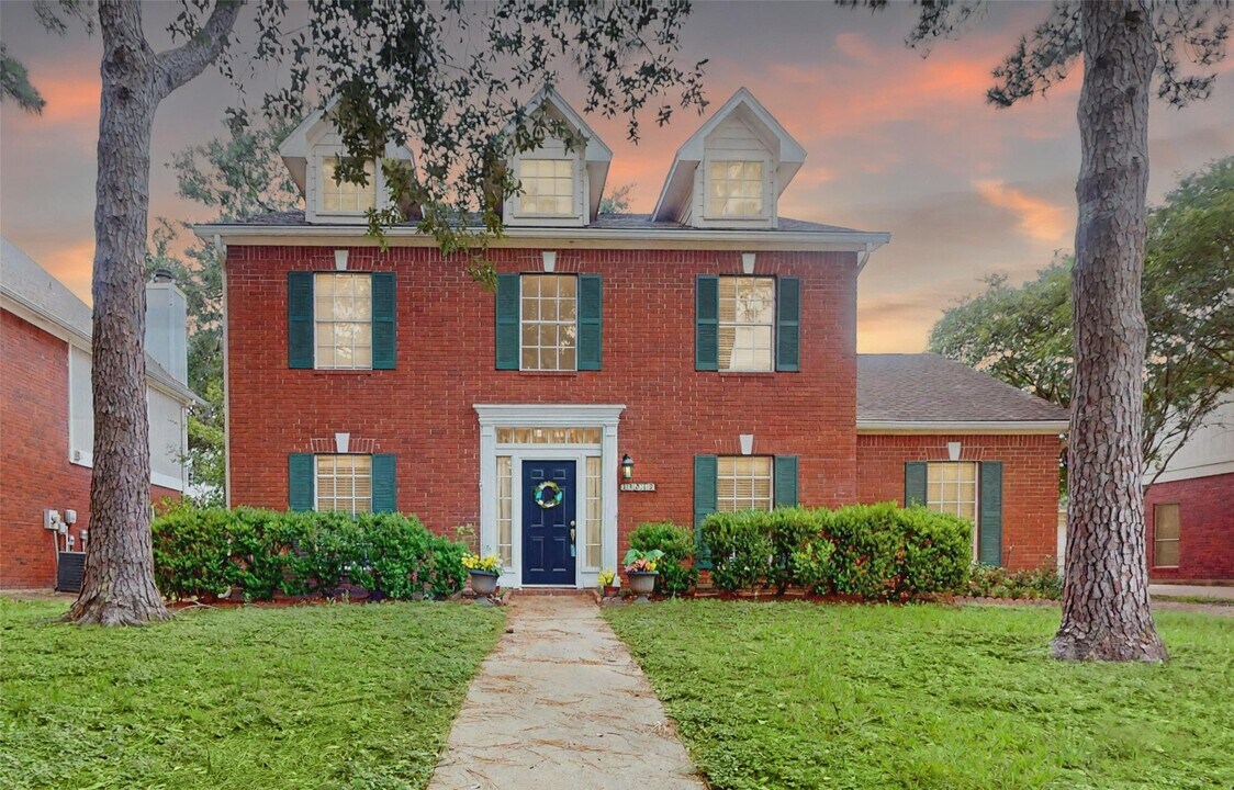 14919 Forest Trails Dr in Houston, TX - Building Photo