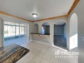 12610 Lake Vista Dr in Gibsonton, FL - Building Photo - Building Photo
