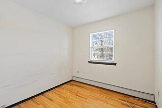 12 Greenlawn Rd in Huntington, NY - Building Photo - Building Photo