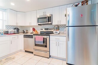 9363 Fontainebleau Blvd in Miami, FL - Building Photo - Building Photo