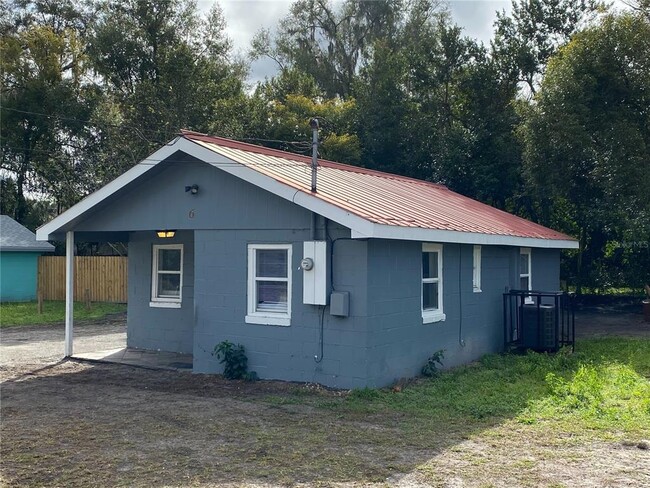 6 Lenox Ct in DeLand, FL - Foto de edificio - Building Photo