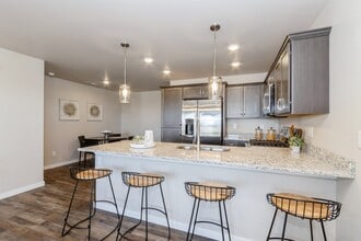 7012 C St SW in Cedar Rapids, IA - Foto de edificio - Building Photo