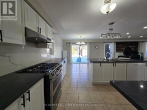 1468 Coldstream Dr in Oshawa, ON - Building Photo - Building Photo