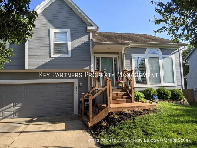 property at 949 Oak Crest Dr