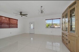 2902 NW 11th St in Miami, FL - Building Photo - Building Photo