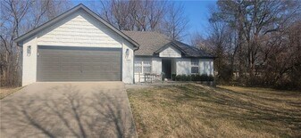 1290 N Sang Ave in Fayetteville, AR - Building Photo