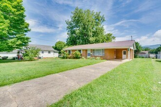 607 Race St in Elizabethton, TN - Building Photo - Building Photo