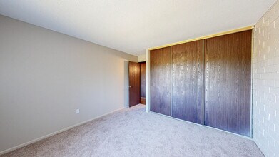 Meadowview in Anoka, MN - Building Photo - Building Photo