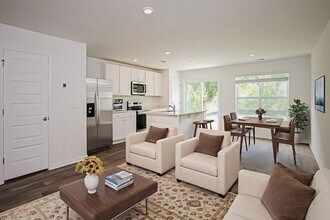 73 Striker Rd in Port Wentworth, GA - Foto de edificio - Building Photo