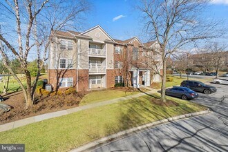 8200 Blue Heron Dr in Frederick, MD - Building Photo - Building Photo