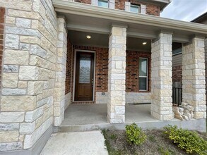 541 Ayinger Ln in Austin, TX - Building Photo - Building Photo