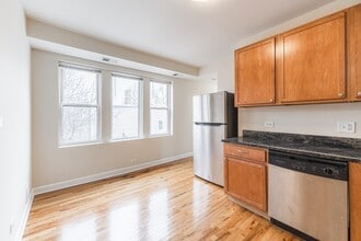 4606 N Monticello Ave, Unit 3N in Chicago, IL - Foto de edificio - Building Photo