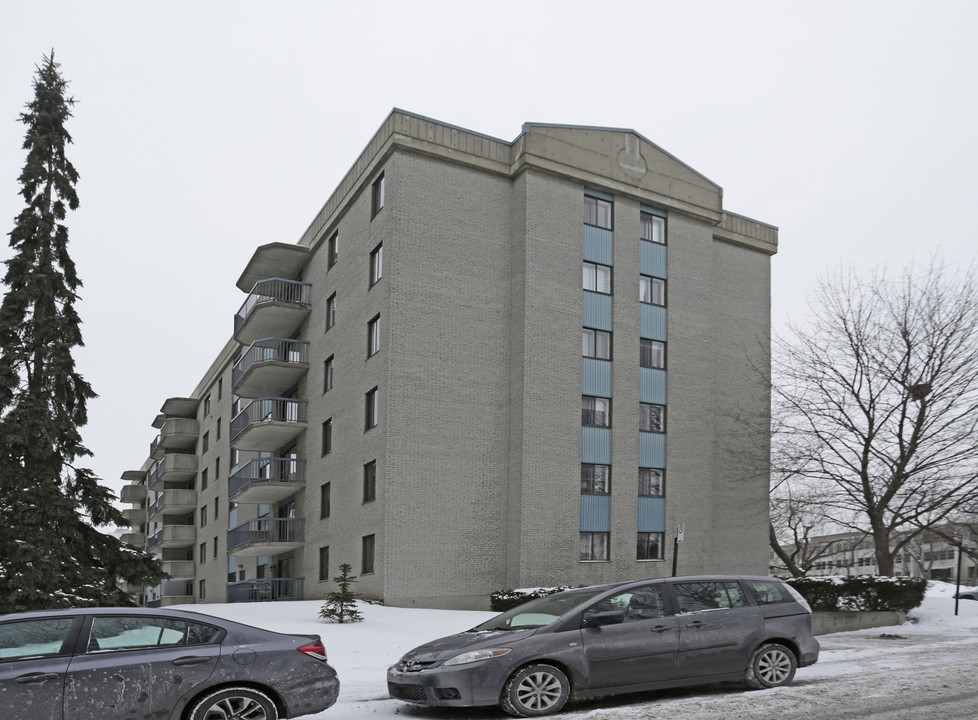 10542 Du Bois-De-Boulogne Av in Montréal, QC - Building Photo