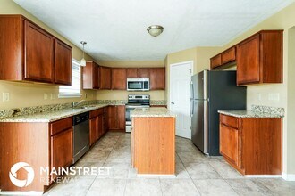 2146 Rosswood Blvd in Indianapolis, IN - Foto de edificio - Building Photo