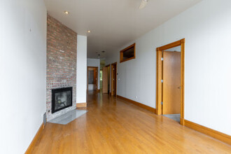 1160 W Grand Ave in Chicago, IL - Building Photo - Building Photo