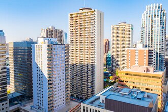 Calgary Place Apartments in Calgary, AB - Building Photo - Building Photo