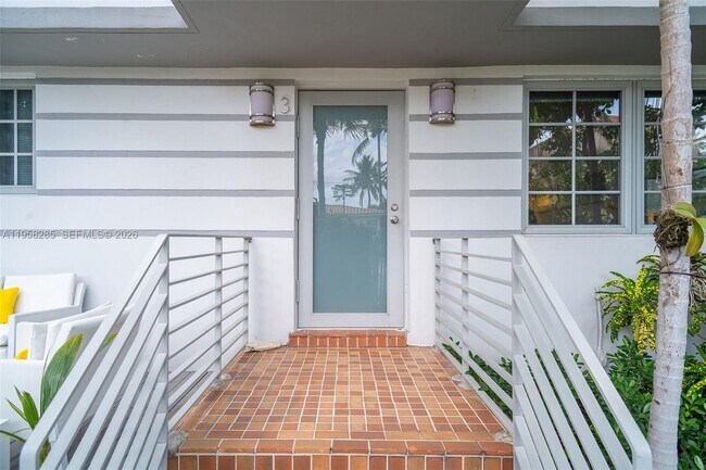 1600 Michigan Ave in Miami Beach, FL - Building Photo - Building Photo