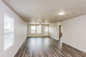 8944 Yorkshire Way in San Antonio, TX - Building Photo - Building Photo
