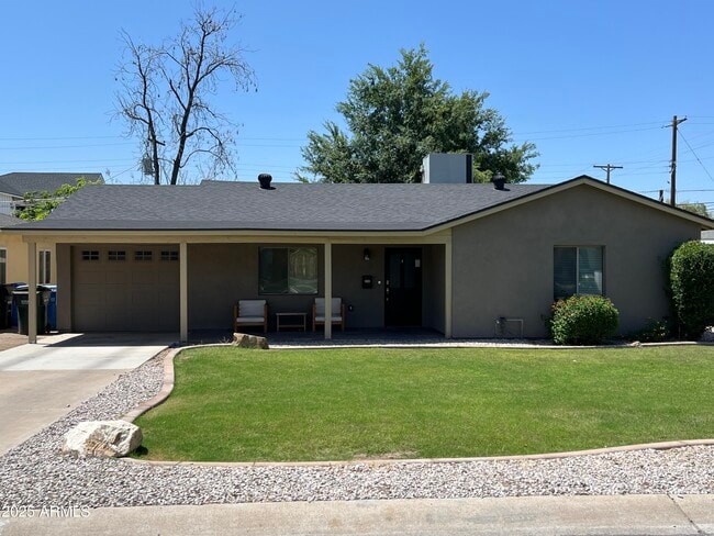 property at 3807 E Devonshire Ave