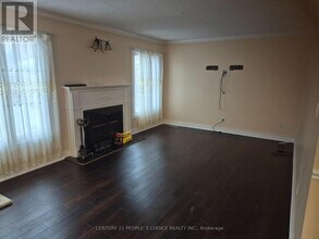 4554 Willow Creek Dr in Mississauga, ON - Building Photo - Building Photo