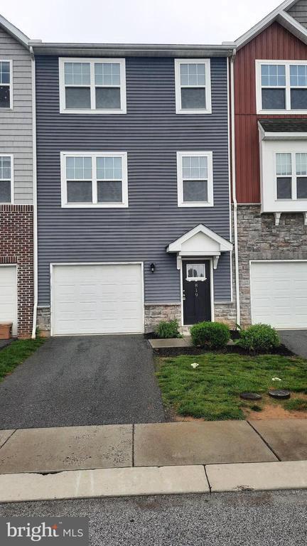 property at 819 Schooner Ln
