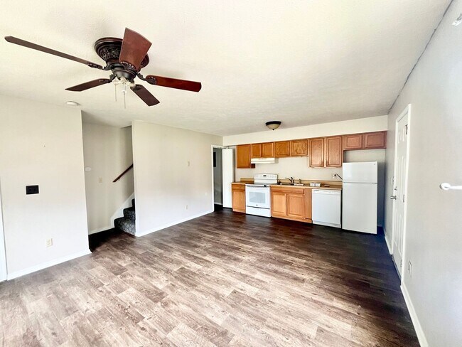 708 Douglas St-Unit -2 in Bloomington, IL - Foto de edificio - Building Photo