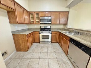 10217 King Henry Ave in Las Vegas, NV - Building Photo - Building Photo