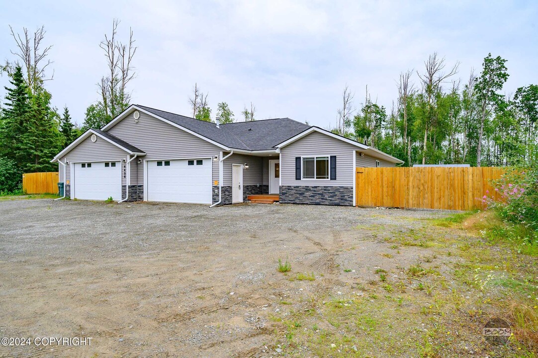 4486 Overby St in Wasilla, AK - Building Photo