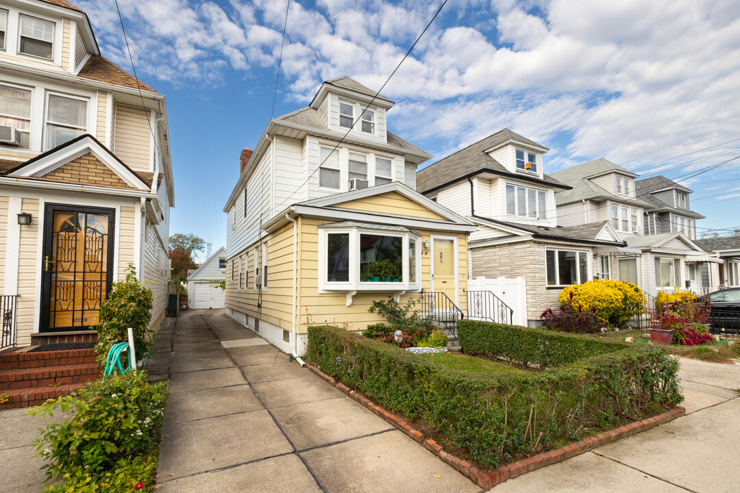 9210 224th St in Queens Village, NY - Building Photo