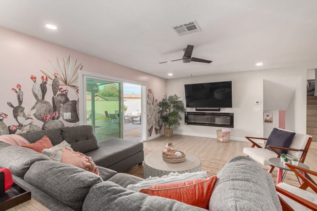 8602 E Mitchell Dr in Scottsdale, AZ - Building Photo