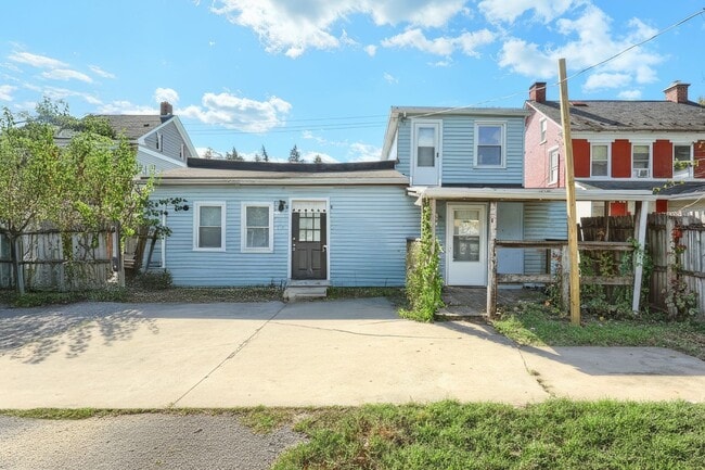 41-43 N Main St in Dover, PA - Building Photo - Building Photo