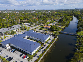 PRESTIGE ESTATES in Miami, FL - Foto de edificio - Building Photo