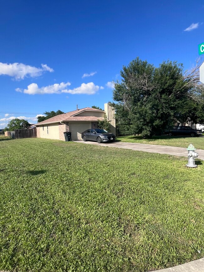 2101 Carousel Dr