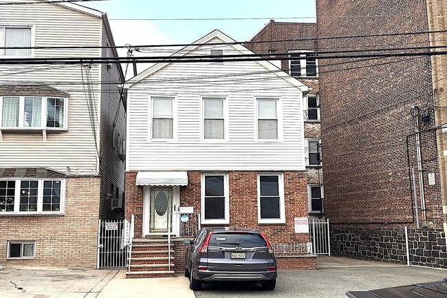 284 Magnolia Ave in Jersey City, NJ - Building Photo - Building Photo