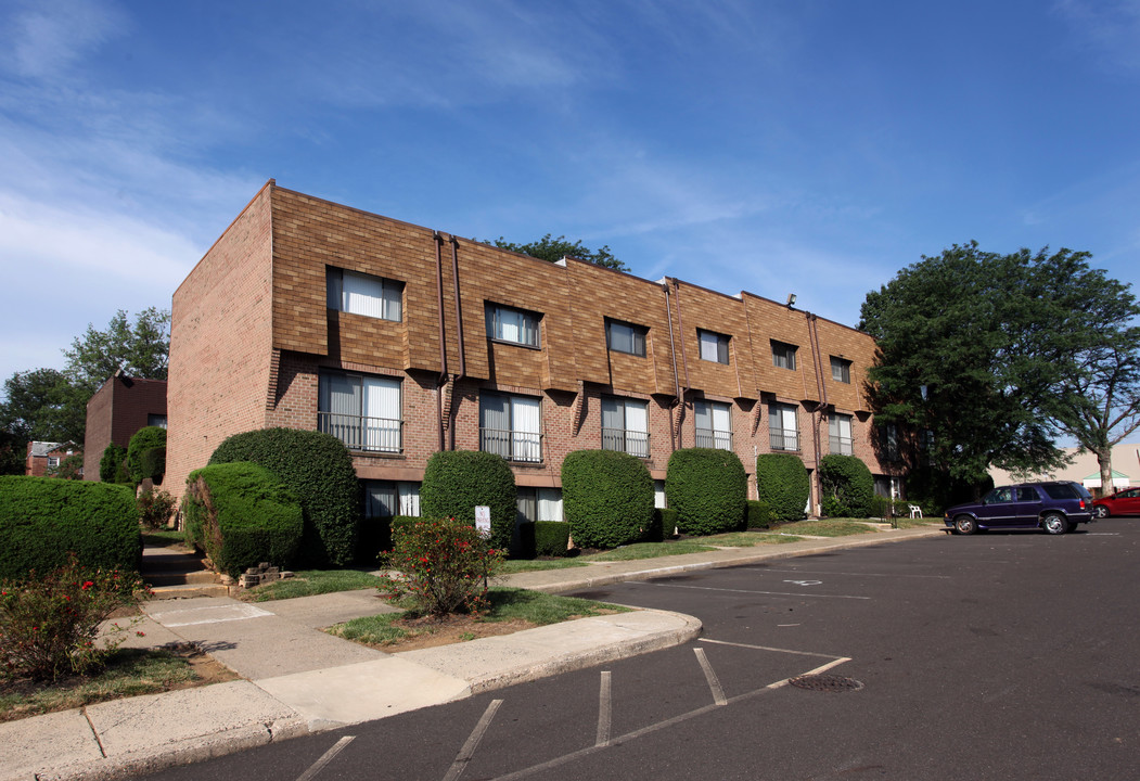 Woodbridge Mews in Philadelphia, PA - Building Photo