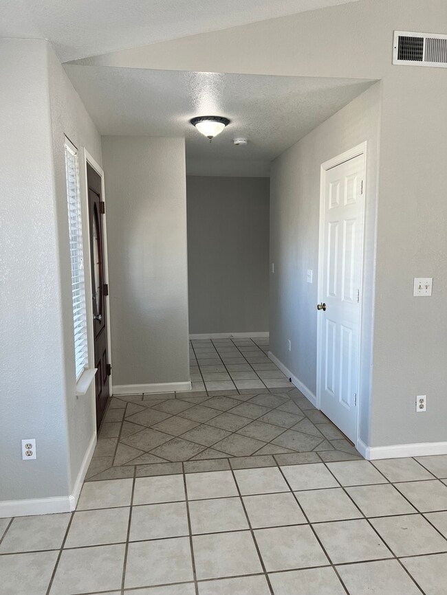 1731 Third St in Lincoln, CA - Building Photo - Building Photo