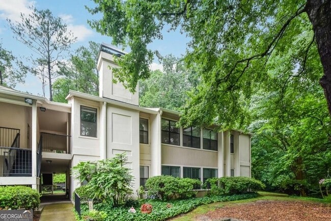 property at 1611 Huntingdon Chase