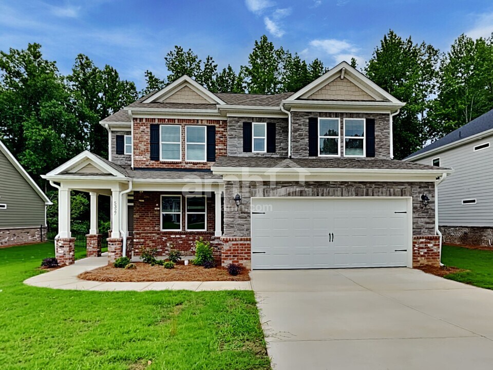 5327 Pebble Bridge Way in Auburn, GA - Foto de edificio