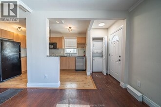 1748 Kildare Rd in Windsor, ON - Building Photo - Building Photo