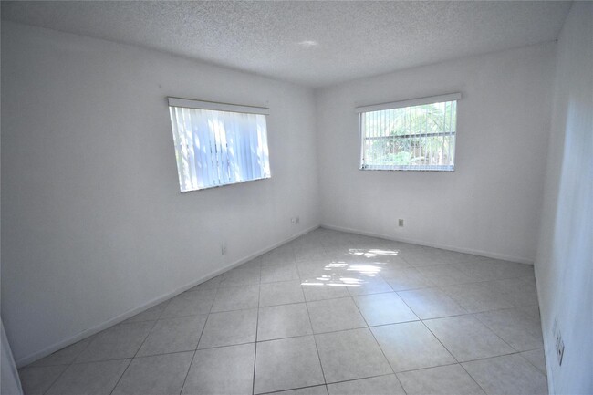 11540 NW 40th Ct in Coral Springs, FL - Building Photo - Building Photo