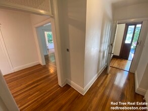 244 Winchester St, Unit 1 in Brookline, MA - Building Photo - Building Photo