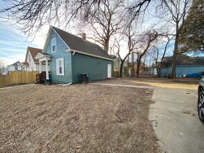 1406 N 33rd St in Omaha, NE - Foto de edificio - Building Photo