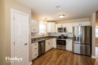 1046 Whitney Dr in Clarksville, TN - Building Photo - Building Photo