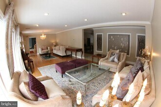 1542 Crowell Rd in Vienna, VA - Building Photo - Building Photo