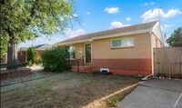 7261 Avrum Dr in Denver, CO - Building Photo - Building Photo