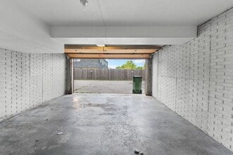 2711 St Francis Dr in Waterloo, IA - Building Photo - Building Photo