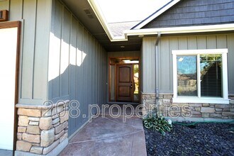 1921 W Aspen Creek Dr in Nampa, ID - Foto de edificio - Building Photo